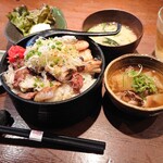 Sumiya Kushibee - 炭火焼きねぎ塩豚丼(800円)