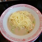 博多長浜らーめん 六角堂 淵野辺本店 - 麺は１玉100gのはず。