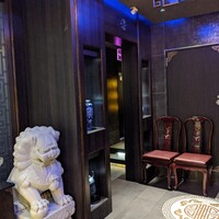 四川名菜 川府 - ビル7階の入り口