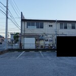 横浜らーめん寿三家 - 店舗裏にある専用駐車場は・・・