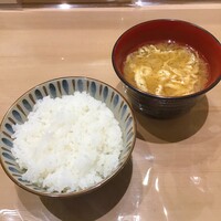 新宿割烹 中嶋 - ご飯、お味噌汁