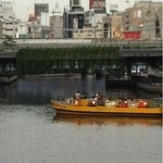 Yakiniku Chan - 前の川では船でJAZZ演奏してました