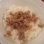 酒と肴と麺の店　田村屋 - ひき肉ご飯（小）