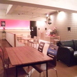 カフェ&バー　ワカバ - 店内①