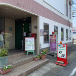 Torattoria Saikai - こちらがエントランス　駐車場はこの裏側