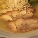 麺酒処 ぶらり - 鶏チャーシュー ( ´θ｀)