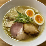 鶏と魚 - 関係者さんのしおラーメン。