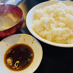 味源 - ご飯
      タレ
      味噌汁♡