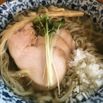 ラーメン イッケン - 角度を変えて。あっさり塩スープが旨い！