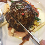 pasta＆meat STAUB - 此処まで切る前に肉汁が溢れました。