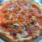 ＜2012年6月＞アンチョビホットピッツァ1,100円＋自家製トマトトッピング100円