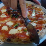 いんば学舎 オソロク倶楽部 - ＜2012年6月＞ピッツァを切る！byずんち