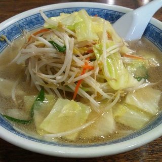 ラーメン本気 - 料理写真:カツオ・昆布出汁ベースのスープが特徴の彦根チャンポン。スープに酢を入れて味に変化を加えるのが定番です。