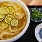 おうどん 瀬戸晴れ - すだち冷やかけうどん大