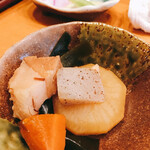 栄寿司小吉 - ランチに付く煮物
