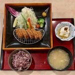 Katsutarou Honten - つくば王様豚ヒレかつ定食（中） ¥1,690