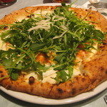 Pizzeria Pancia Piena - クリーム仕立てのエビのピザ