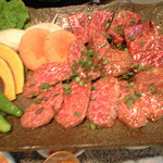 炭火焼肉 一龍苑 - 見た目も肉質も確か