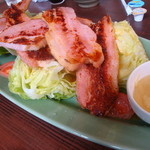 田中屋レストラン - ベーコンサラダ（サイドからの撮影）