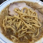 杭州飯店 - 太い麺のアップ