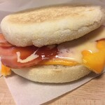 カムズ フロム グッド コーヒー - チーズとみそマヨネーズがはみ出してる