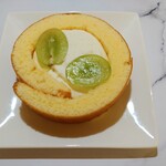 シャトレーゼ - ふんわりロール
山梨県産シャインマスカット 180円