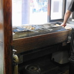 Tashiro - 2012.6 入口横の焼き台で豪快に焼きます
