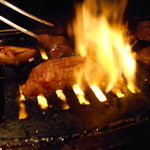 YAKINIKU MARUUSHI - 脂に火が。。。ファイアー！！　　古～～(>_<)