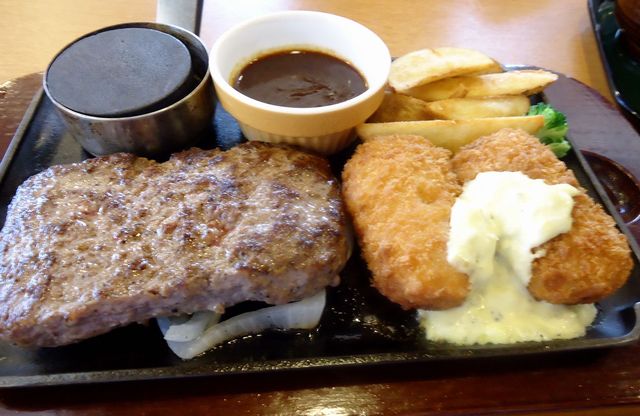 理由はビーフハンバーグです By 食道者 ココス 丸亀土器店 宇多津 ファミレス 食べログ