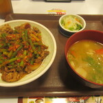 すき家 - ニンニクの芽牛丼でございます