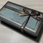 カカオ マーケット バイ マリベル - フルーツディップ＆チョコレートボール アソートボックスの箱