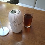 音音 新宿センタービル店 - 各テーブルに置かれる空間除菌加湿器　2020年8月