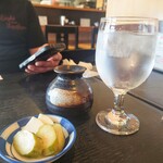 Mikuni - お新香とソース
