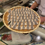 鮓処しんや - しんこ
      仕込みに3時間かかっているそう。息を飲むほど美しい。。