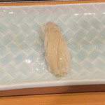 鮓処しんや - 白イカ
      美しい