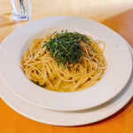 チベッタ - 日替わりパスタ 大葉とアンチョビの塩味
      爽やかな大葉の香りが涼を感じさせる一品。
      (冷スパではありませんw)
      アンチョビの塩気もちょうど良い感じ♪
      