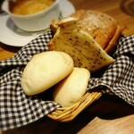 Daurade - ゴマパンとほんのり甘い白パン