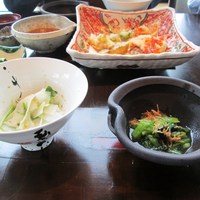 なだ万 シャングリ・ラ ホテル 東京店 - 先付けとサラダ