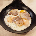 トンテキ食堂8 - 手作りベーコンエッグ(300円)