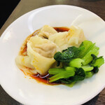 四川担担麺 蒼雲 - トゥルン〜プリン〜♫とした皮から飛び出すジュワッ〜と肉野菜ジュース、、辣油と甜醤油、胡麻〜、黒酢、極上のタレが渾然一体♪( ´▽｀)