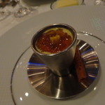 シェ・イノ - とうもろこしのムースとコンソメジュレ