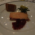 シェ・イノ - フォアグラのテリーヌ　トリュフのシフォンケーキ