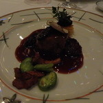 シェ・イノ - 子牛のソテーモリーユ茸入りマディラソース