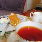 TEA HOUSE ASSAM - ウヴァを一杯めはストレートで、二杯目からはミルクといただきます。