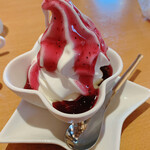 名古屋珈琲店 - ソフトクリーム（ブルーベリーソース）