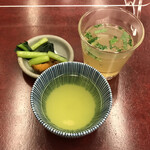 伊勢廣 - お茶とお新香、鶏スープ