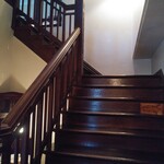 GOSPEL - 入り口すぐの階段