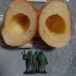 モンペリエ - 料理写真:塩パン93円　♪行け　行け　川口浩～