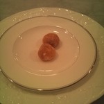 セヴレ39 - アミューズのシュー皮にチーズ