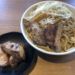 キラメキノトリ - 極太系まぜそば小麦のチカラ（５００ｇ）（トッピングド肉、ニンニク有り）